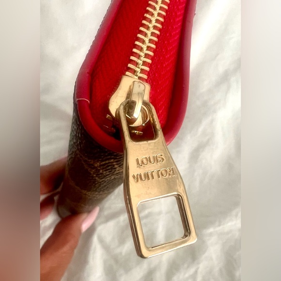 👑✅PRICE FIRM✅ Red and Brown Fashion Large Retiro Zip Around Wallet - Picture 4 of 16